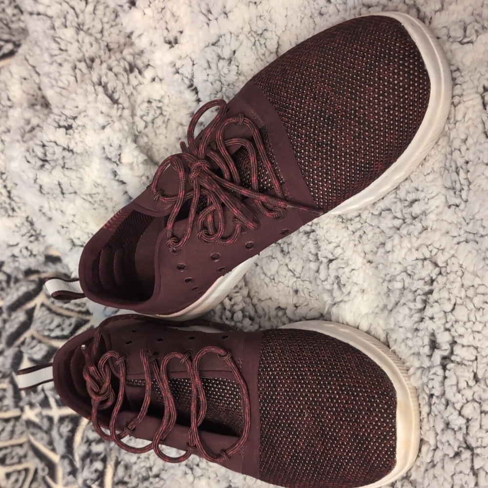 Under Armour 247  Size 6.5 Burgundy/Wine